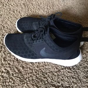 Black Nike Juvenate 🖤